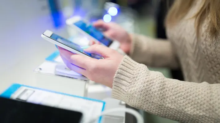 choosing mobile phone