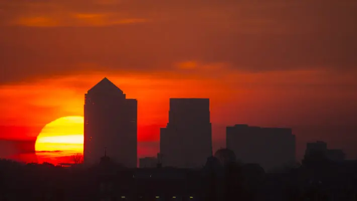 FTSE 100 in the red