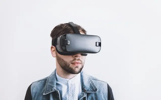 vr-3460451_640
