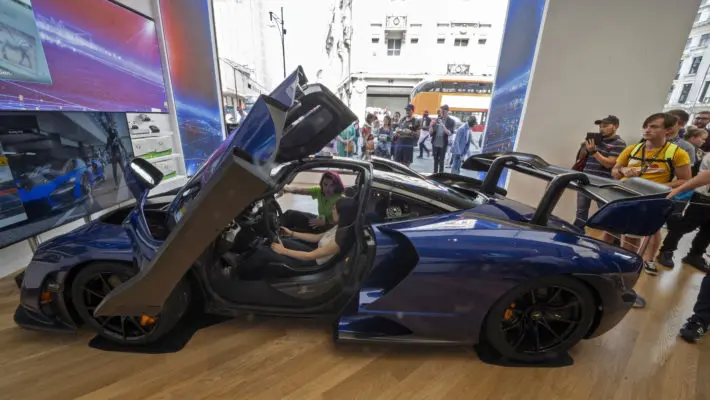 The McLaren Senna hypercar playing Forza Motorsport 7