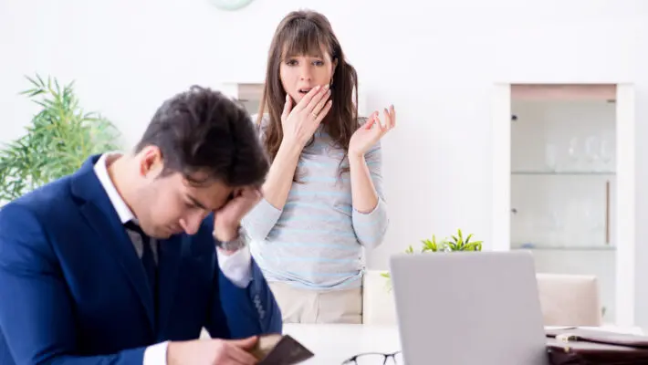 Bankrupt family with no cash at home