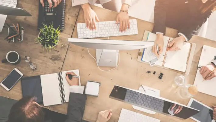 Group,Of,Business,People,Working,In,Office