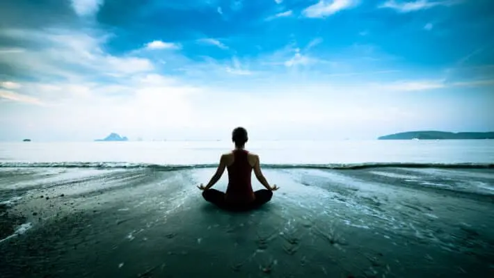 Silhouette,Young,Woman,Practicing,Yoga,On,The,Beach