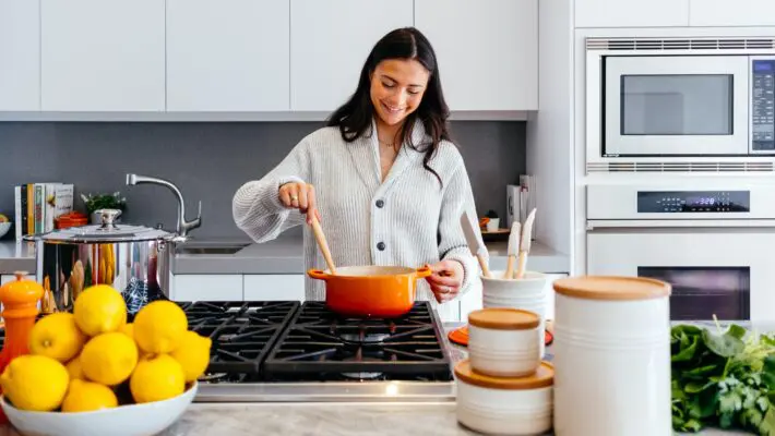 favi.uk_bmmagaznine.co.uk_anoasisofculinarybliss-howtopracticallyfurnishakitchen_foto_1