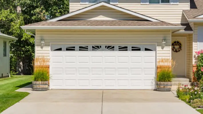 A,Perfect,Neighbourhood.,Family,House,With,Wide,Garage,Door,And