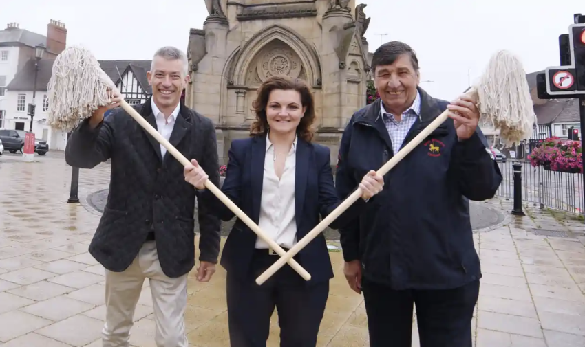 Cllr Matt Jennings, Kate Varvedo from Shakespeare’s England and Willie Wilson of Bob Wilson’s Funfairs in Straford-upon-Avon ahead of the ‘mop fair’.