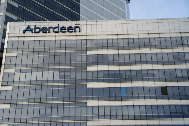 Abrdn has struck a £1.5bn deal to buy the online investment platform Interactive Investor, as the fund manager pushes into the increasingly popular realm of web-based trading.