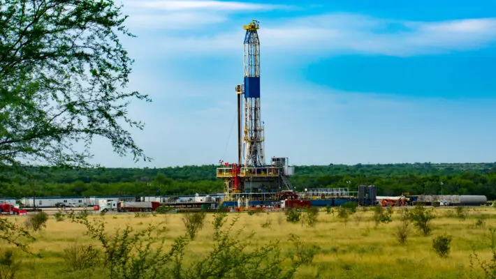 The former Brexit minister David Frost has joined Conservative MPs in writing an open letter to Boris Johnson calling for a resumption of fracking in the UK, in another indication of the ongoing battle within the party over environmental issues.