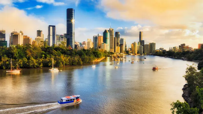 Colourful,Sunrise,And,Soft,Morning,Sun,Light,In,Brisbane,City