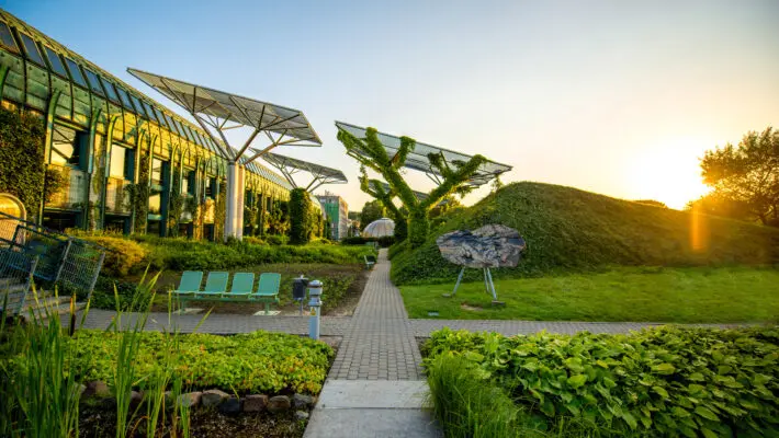 University,Of,Warsaw,Library,With,Beautiful,Rooftop,Gardens,In,Poland