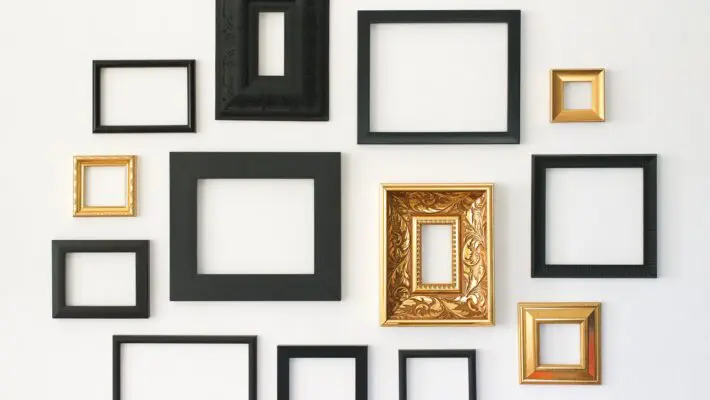 Multiple,Many,Blank,Small,Picture,Frames,On,White,Wall