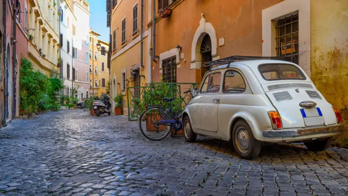 Cozy,Old,Street,In,Trastevere,In,Rome,,Italy.,Trastevere,Is