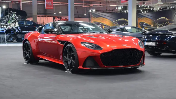 Aston Martin Lagonda is closing in on a deal to raise more than £500 million by bringing in Saudi Arabia’s sovereign wealth fund as a major shareholder and launching a rights issue for investors.