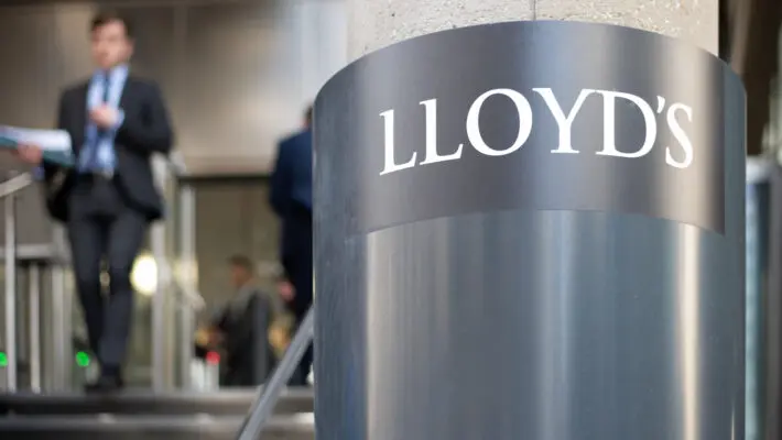 Lloyd’s of London is to give staff earning less than £75,000 per year a £2,500 one-off payment later this month to help with surging inflation.