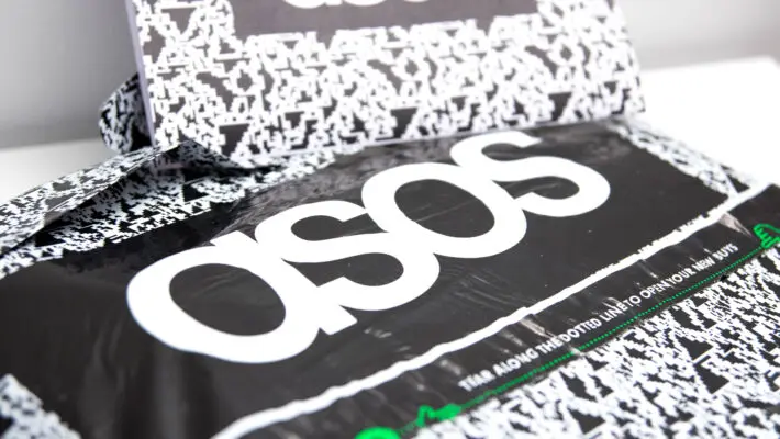 Asos is to write off more than £100m of stock and cut costs after diving into the red after its annual sales growth almost halted as shoppers hit by the cost of living crisis reined in spending on fashion.