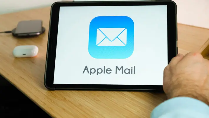 Apple,Mail,Logo,On,The,Screen,Of,Ipad,Tablet.,March