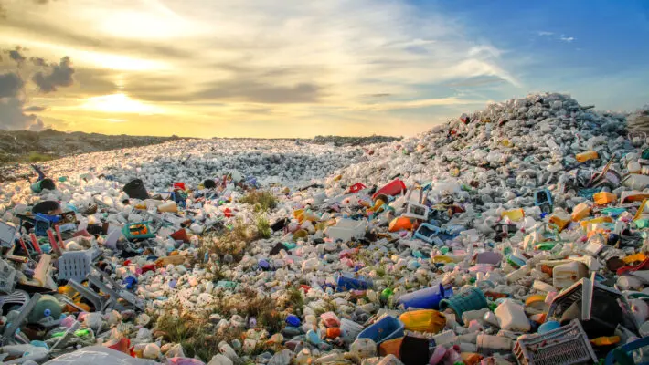 MPs have called for a total ban on the export of plastic waste by 2027, arguing that the present system merely outsources the problem and causes significant environmental harm elsewhere.