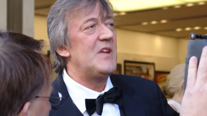 Stephen Fry has deleted his Twitter account as the celebrity exodus from the social network continues under the ownership of Elon Musk.