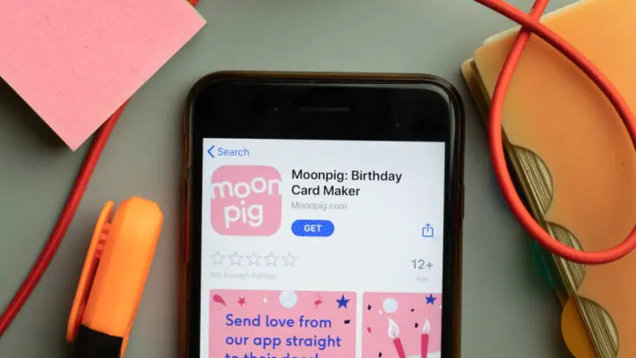 New,York,,United,States,-,7,November,2020:,Moonpig,Birthday