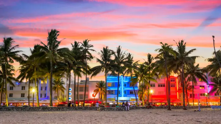 Miami,Beach,,Florida,,Usa,On,Ocean,Drive,At,Sunset.