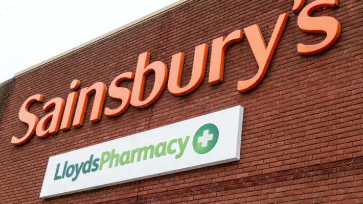 Lloyds Pharmacy is closing all 237 of its outlets in Sainsbury’s supermarkets amid fears of insufficient government funding for the industry.