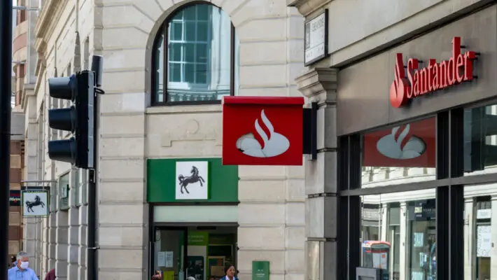 Banks are reducing their appetite to fund small and medium-sized companies, according to brokers handling loan applications.