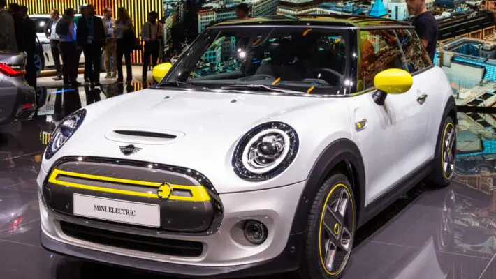 BMW is on the verge of announcing that it is to bring an electric version of the Mini to its Cowley plant in Oxford.