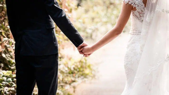 UK fiancé visa holders who fail to marry within 90 days may have to return home to reapply. If you have a good reason for not marrying, you may request for a visa extension.