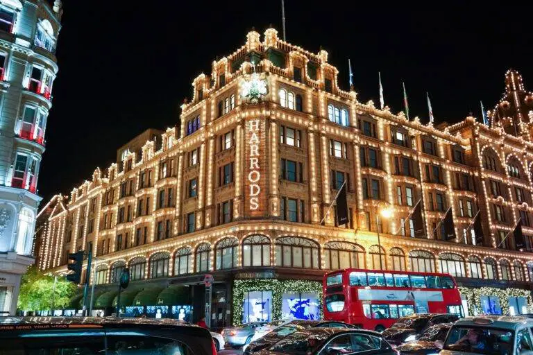 London businesses struggling with sales due to the cost-of-living crisis are calling on the government to relax Sunday trading rules in the capital.