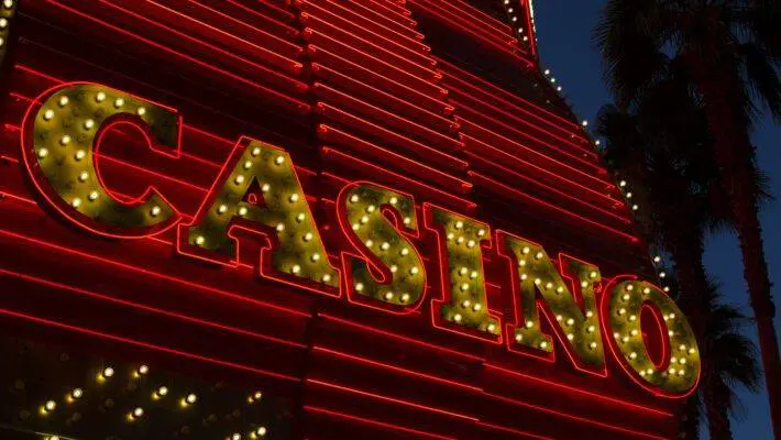 The internet has drastically changed the way we live, work, and play. The casino gambling industry is no exception.