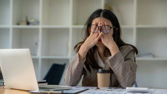Navigating the exciting yet daunting world of entrepreneurship can be a whirlwind for many women. Often, they're straddling the line between a regular 9-to-5 job and cultivating their business dreams.