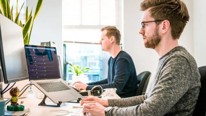 Hiring a software developer for an idea is complex. There are many software development companies and developers to choose from, but not all are equal.