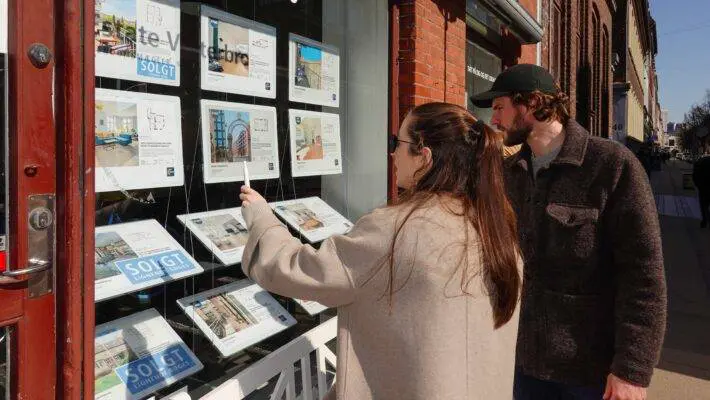 Rightmove has acquired a platform that displays reviews of property developments by residents for £8m.