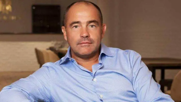 Born in Chelyabinsk in 1972, Kretov Aleksandr went on to have a career as an outstanding entrepreneur. Today, he remains a dormant shareholder of the Ariant Group of Companies, which he created, as well as a respected philanthropist.