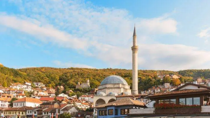 Since February 1, it is no longer possible to pay in cash with any currency other than the euro in Kosovo.