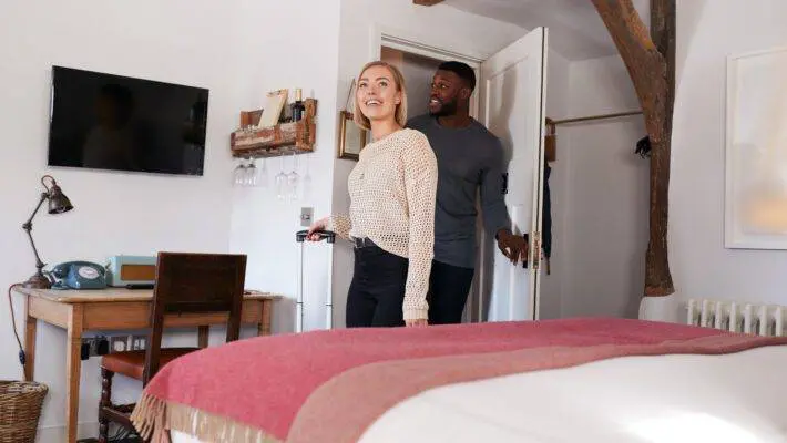 In recent years, Airbnb has revolutionised the way people travel and stay in new cities. As a landlord, you may be considering turning your property into a short-term rental to capitalize on this growing trend.