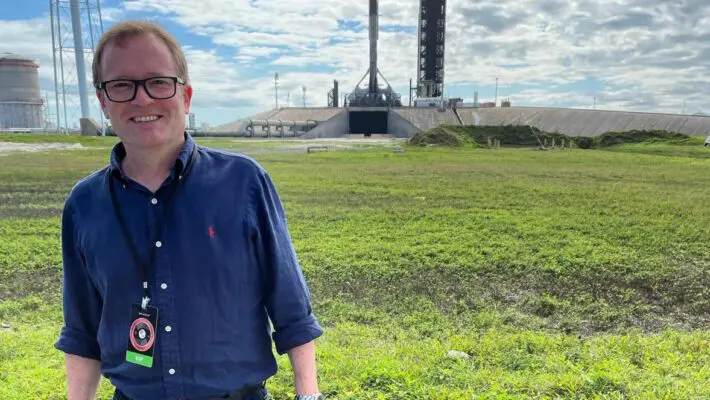 Stephen Beynon, the British CEO of satellite internet provider OneWeb, is set to resign just under a year after the company merged with France's Eutelsat.