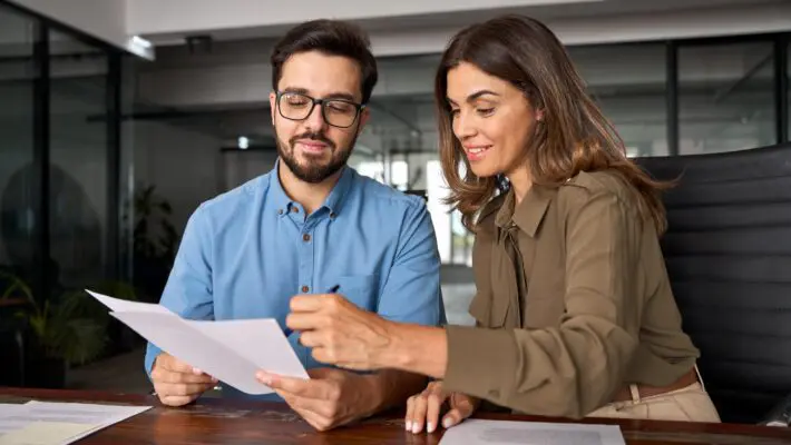 Starting a business in the UK involves several key processes, one of which is recruitment and onboarding. Streamlining recruitment and the onboarding process are essential for ensuring a productive start for your new employees. 