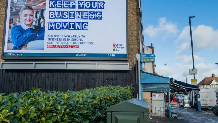 Almost a third of UK businesses are urging the government to reduce post-Brexit regulations and red tape to support British trade, according to a survey conducted by Santander.