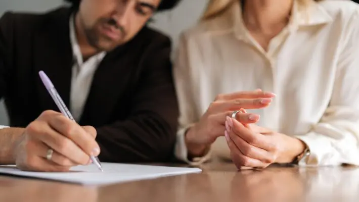 Divorces can often turn contentious, especially when emotions run high and financial matters come to the forefront. One of the key issues that can lead to extended disputes is alimony or spousal support.