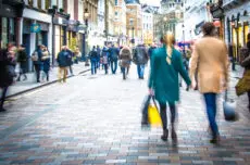 The UK economy returned to growth in August, expanding by 0.2% after two months of stagnation, according to official figures from the Office for National Statistics (ONS). This growth was in line with economists’ expectations, following 0% growth recorded in June and July.