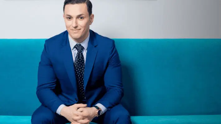 Dr. Ammar Mahmoud is a highly respected cosmetic gynecological surgeon and aesthetic specialist based in New York City, renowned for his dedication to minimally invasive and regenerative approaches to women’s health.