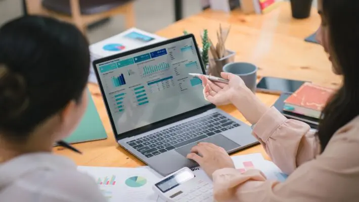Choosing the right CRM system is essential when small businesses are eager to improve customers' interactions and optimize processes.