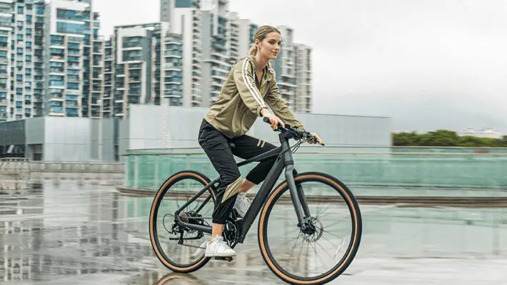 In a world where versatility is key, having a bike that seamlessly blends the demands of urban commuting with the thrill of gravel riding is no longer a luxury—it's a necessity. Enter the Fiido C21.
