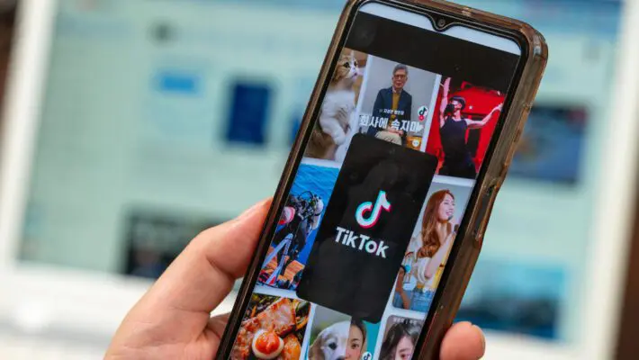 TikTok is back on Apple and Google app stores in the US after Donald Trump postponed the enforcement of a ban. With the deadline now extended to 5 April, speculation grows over potential buyers for the Chinese-owned platform.