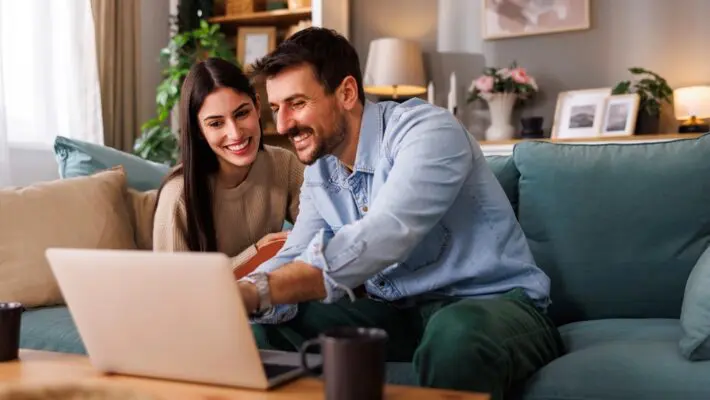 Who doesn’t love some well-earned downtime? With the progress of technology these days, you could be easily lounging on the couch, waiting in line, or simply enjoying a quiet evening, and still earn some profit. How? 