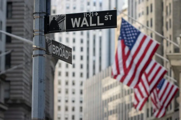 Institutional investors are pulling back from US equities and the dollar in record numbers, as President Trump’s aggressive tariff policies send shockwaves through global markets and push growth expectations to a 30-year low.