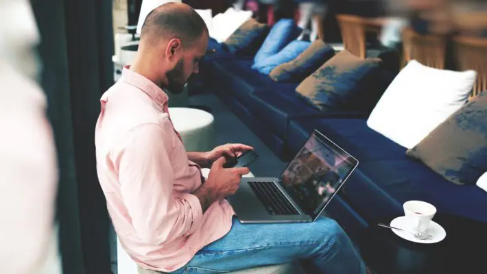 Online poker has gone through several major transformations over the years. From multi-tabling grinders to advanced tracking tools, the game has evolved in a big way. One of the biggest shifts today? The rise of HUD-free poker.