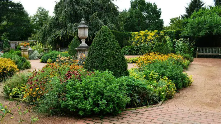 In Georgia, outdoor spaces are more than a backdrop—they’re part of everyday life. From Sunday cookouts to evenings on the porch, the South has a long tradition of blending nature with comfort.
