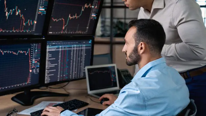As traditional hedge funds continue to explore the digital asset space, a new breed of funds is making waves among institutional players and high-net-worth individuals: the crypto hedge fund.